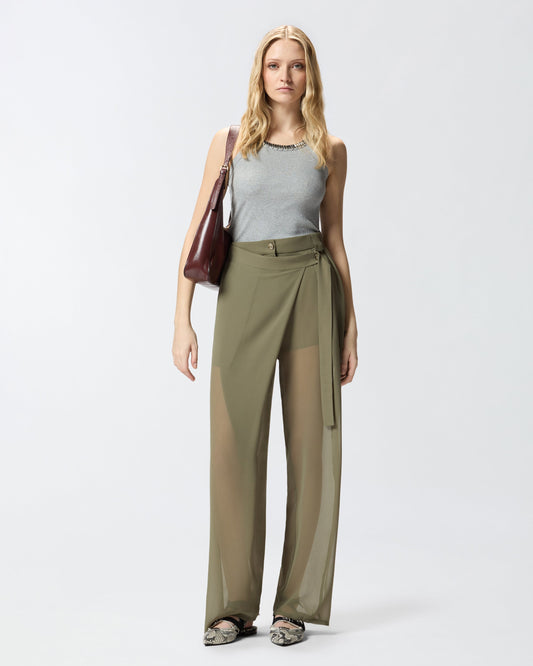 Ribbed top with bejewelled embellishment