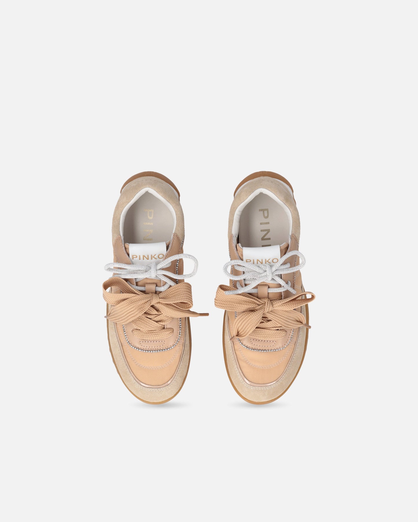 Sneakers with double laces
