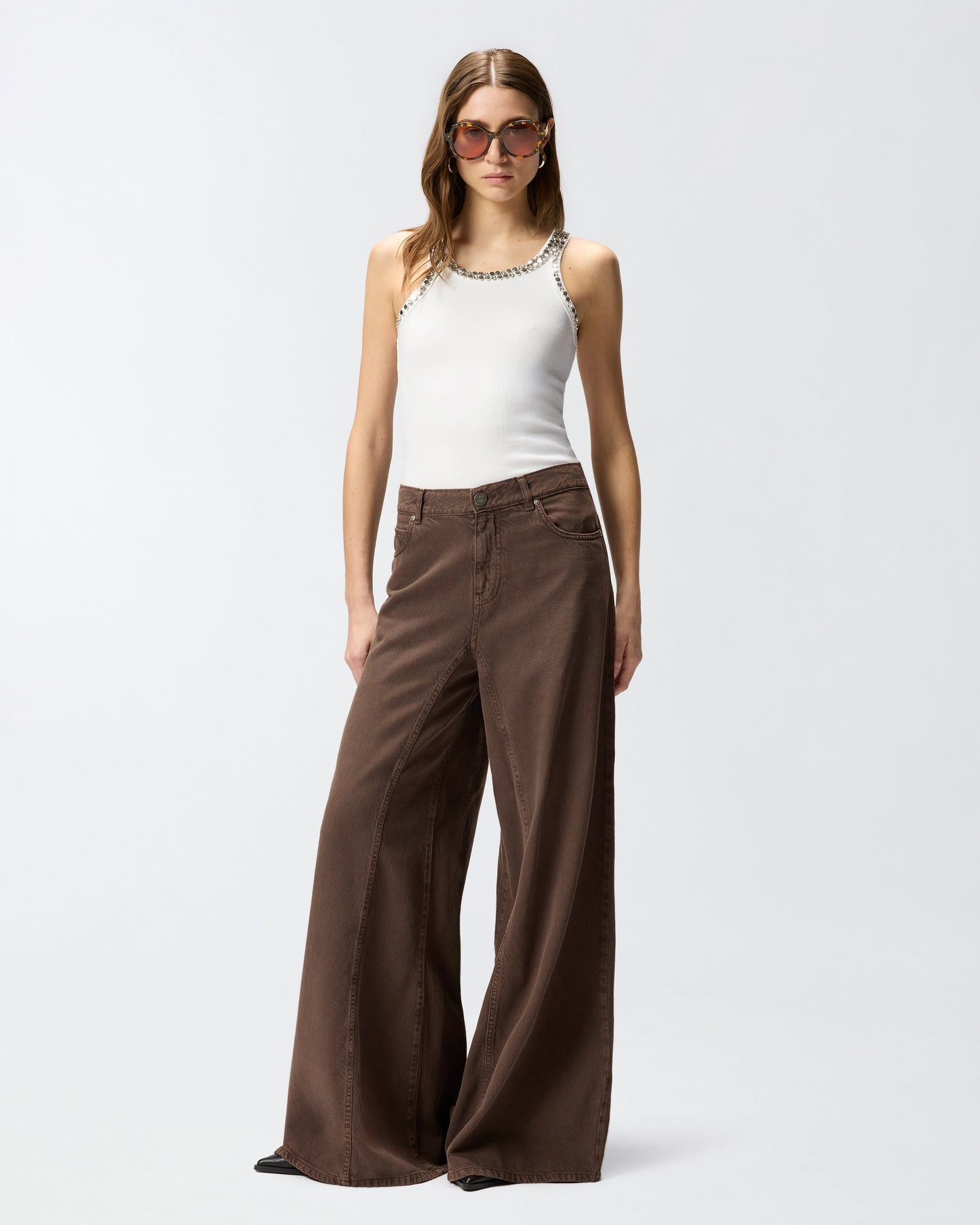 Ribbed top with bejewelled embellishment
