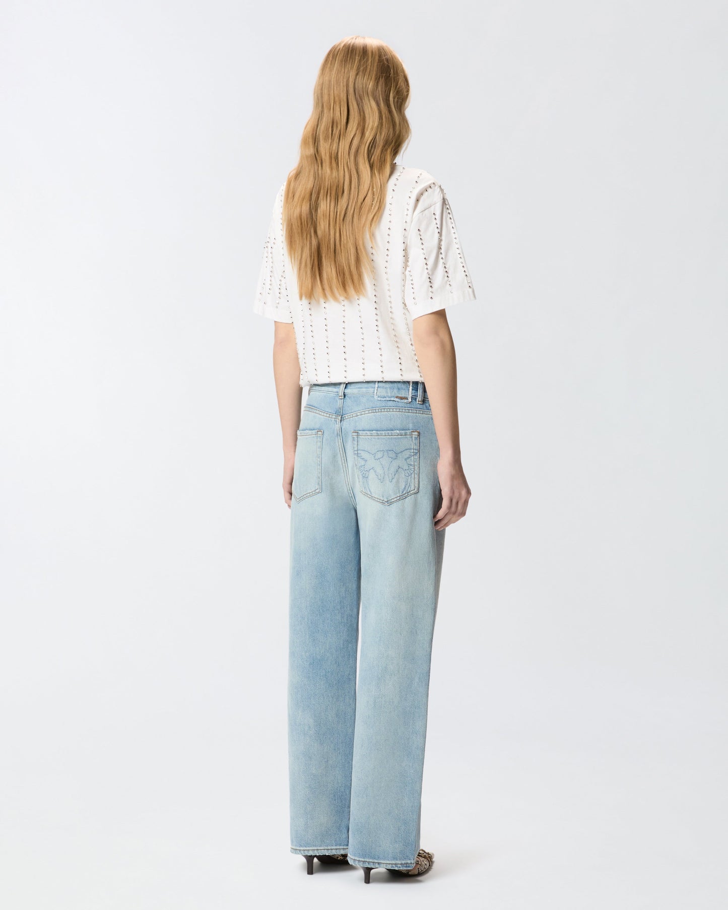 Loose-fit jeans with slits
