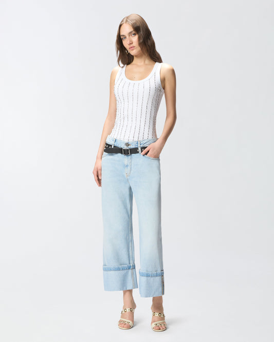 Cropped jeans with leather belt