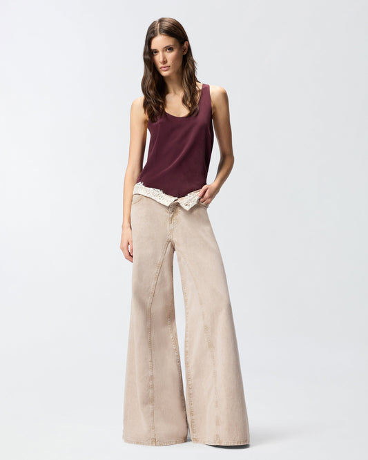 Brown jeans with lace at the waist