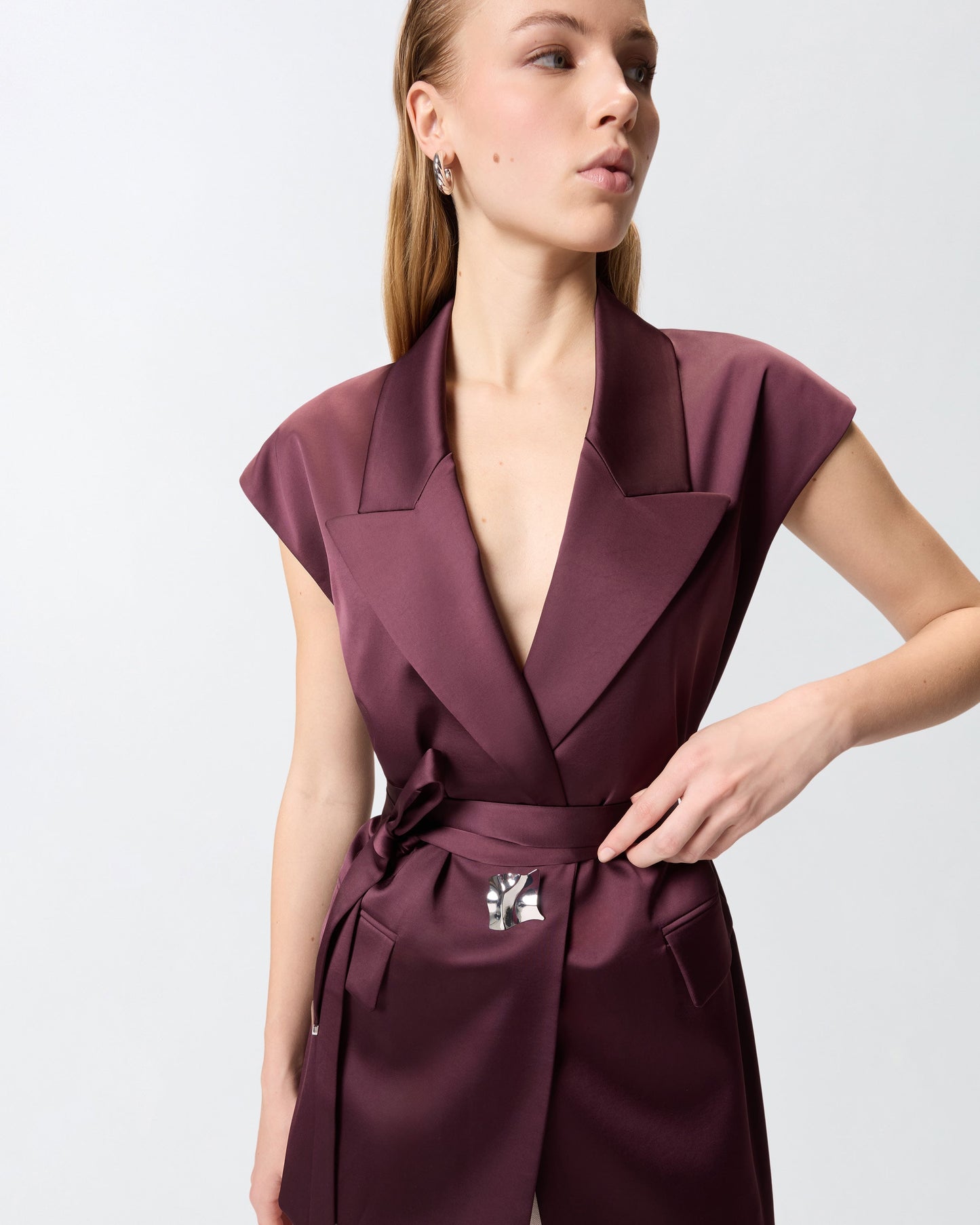 Sleeveless jacket in satin