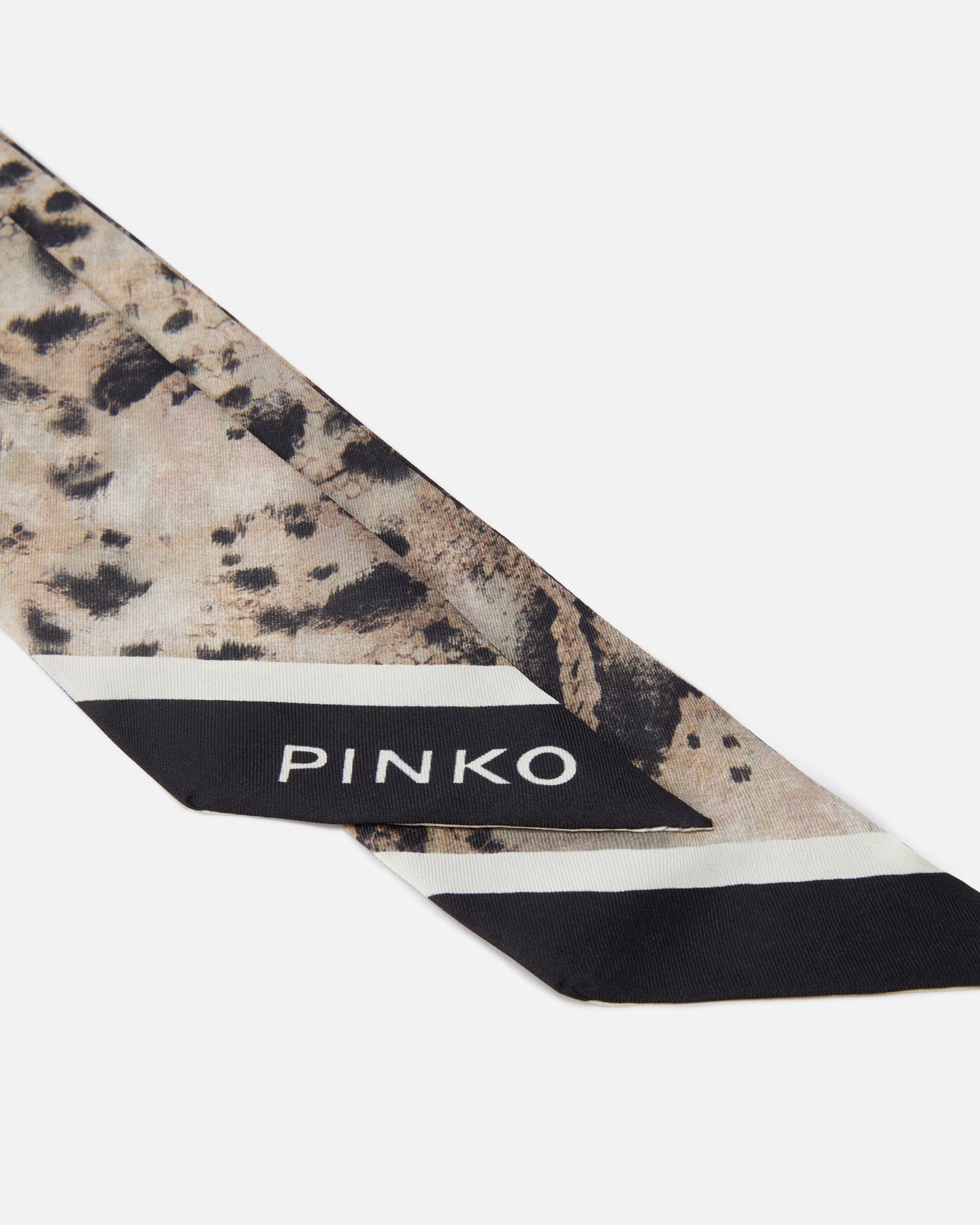 Thin scarf with snake print