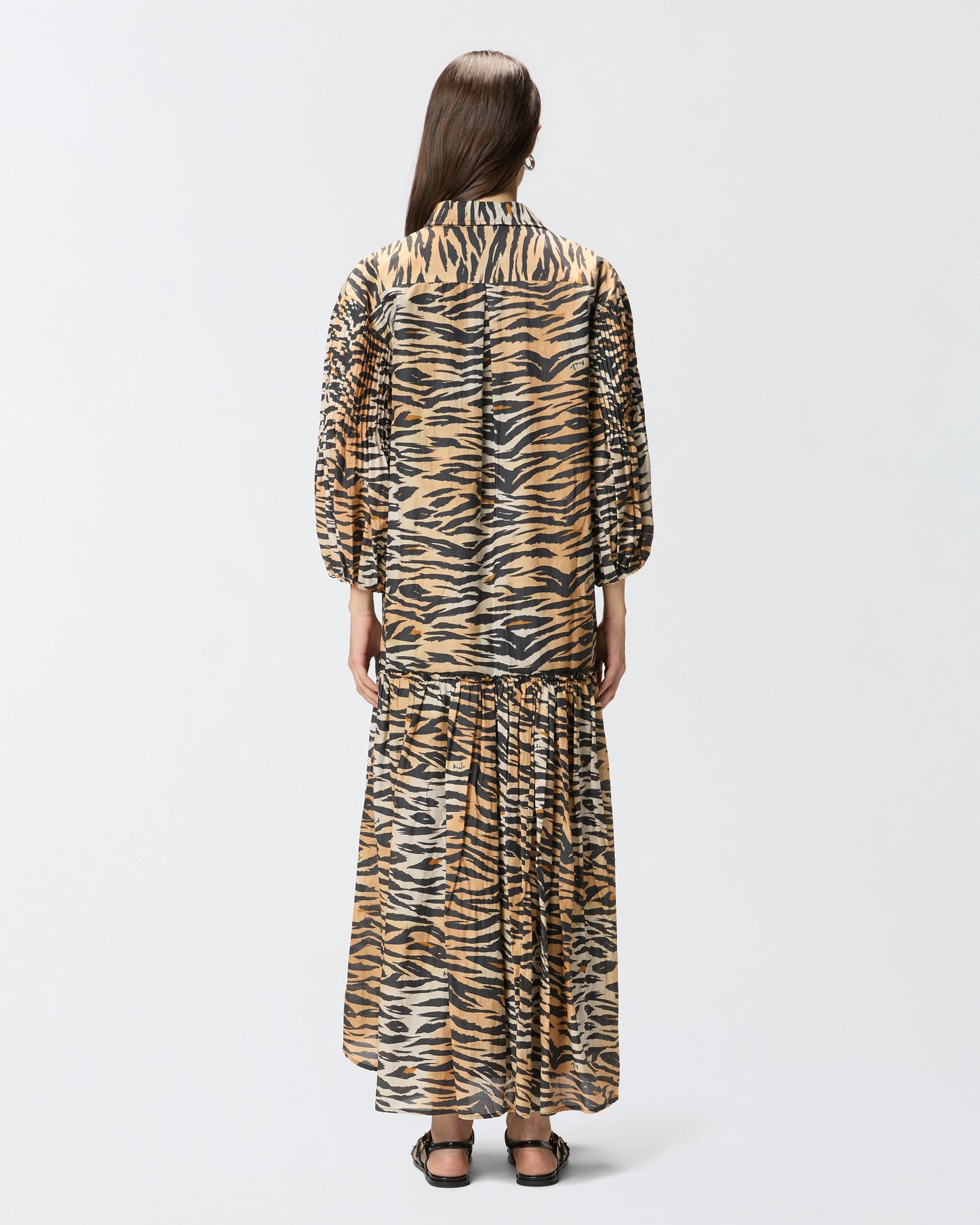 Long dress with buttons and animal print
