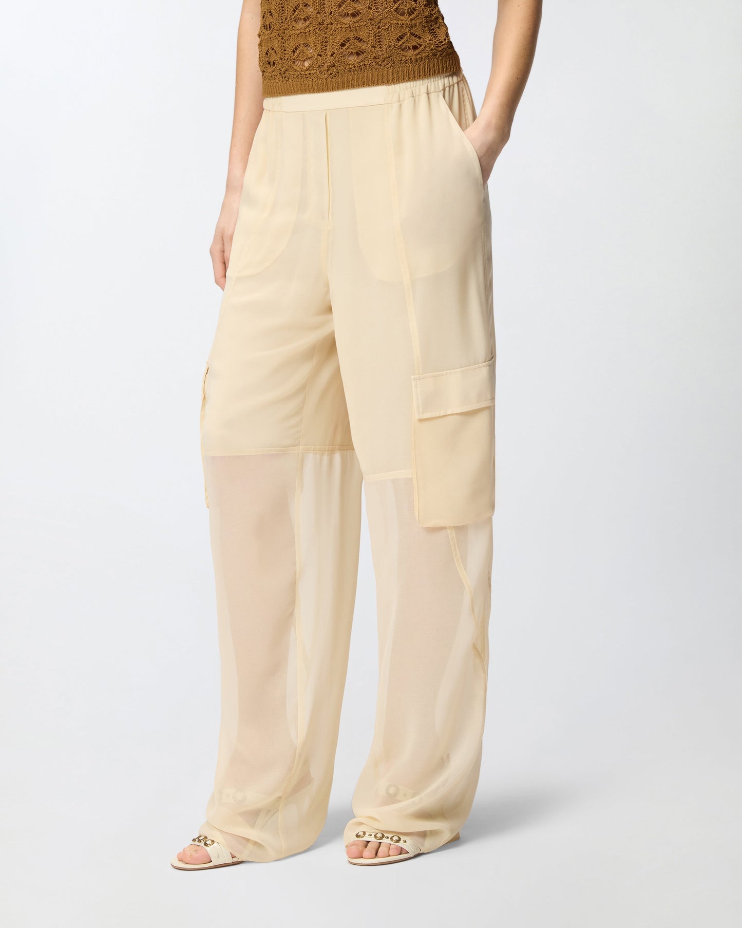 Lightweight trousers with cargo pockets