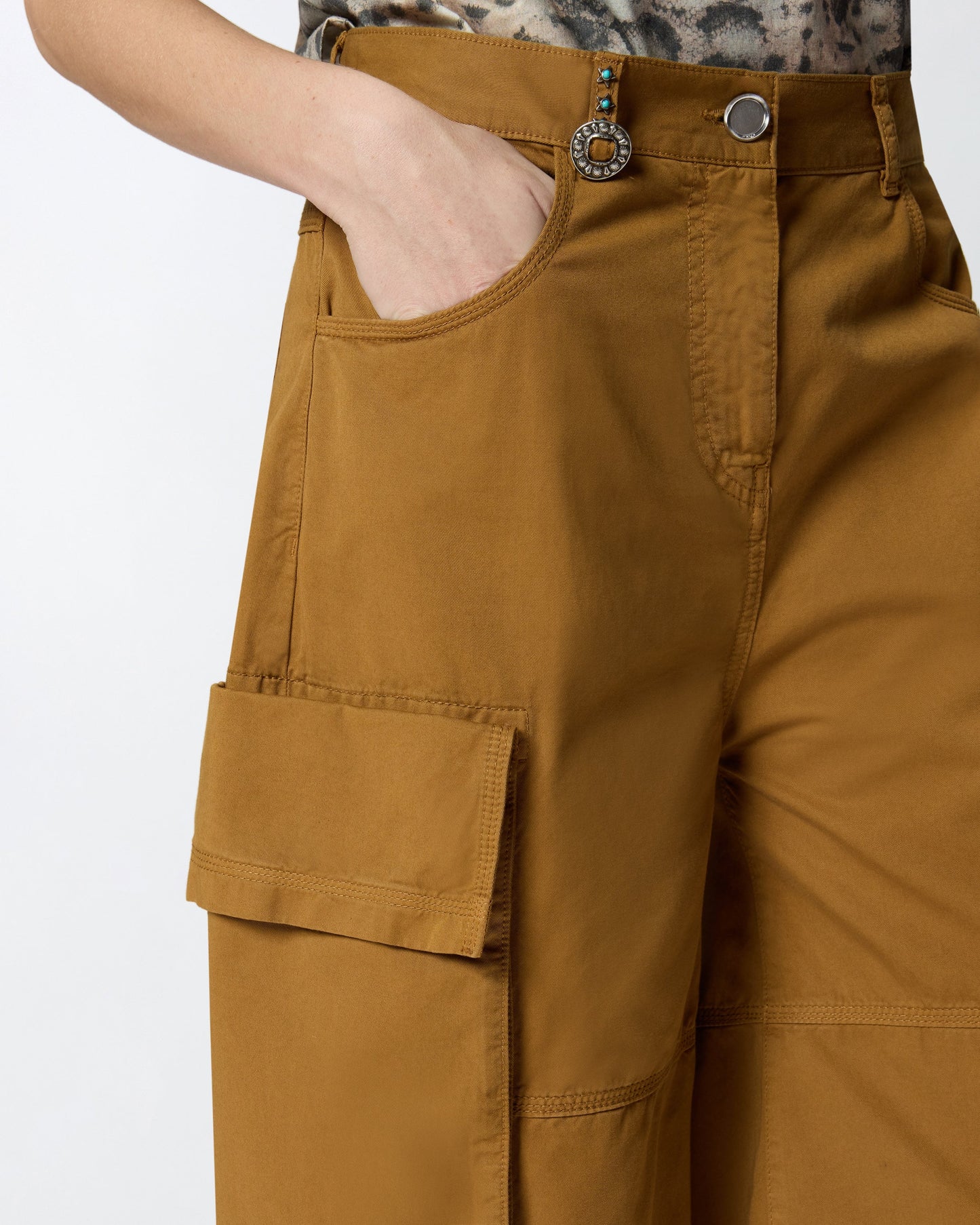Cargo Bermuda shorts with rivets