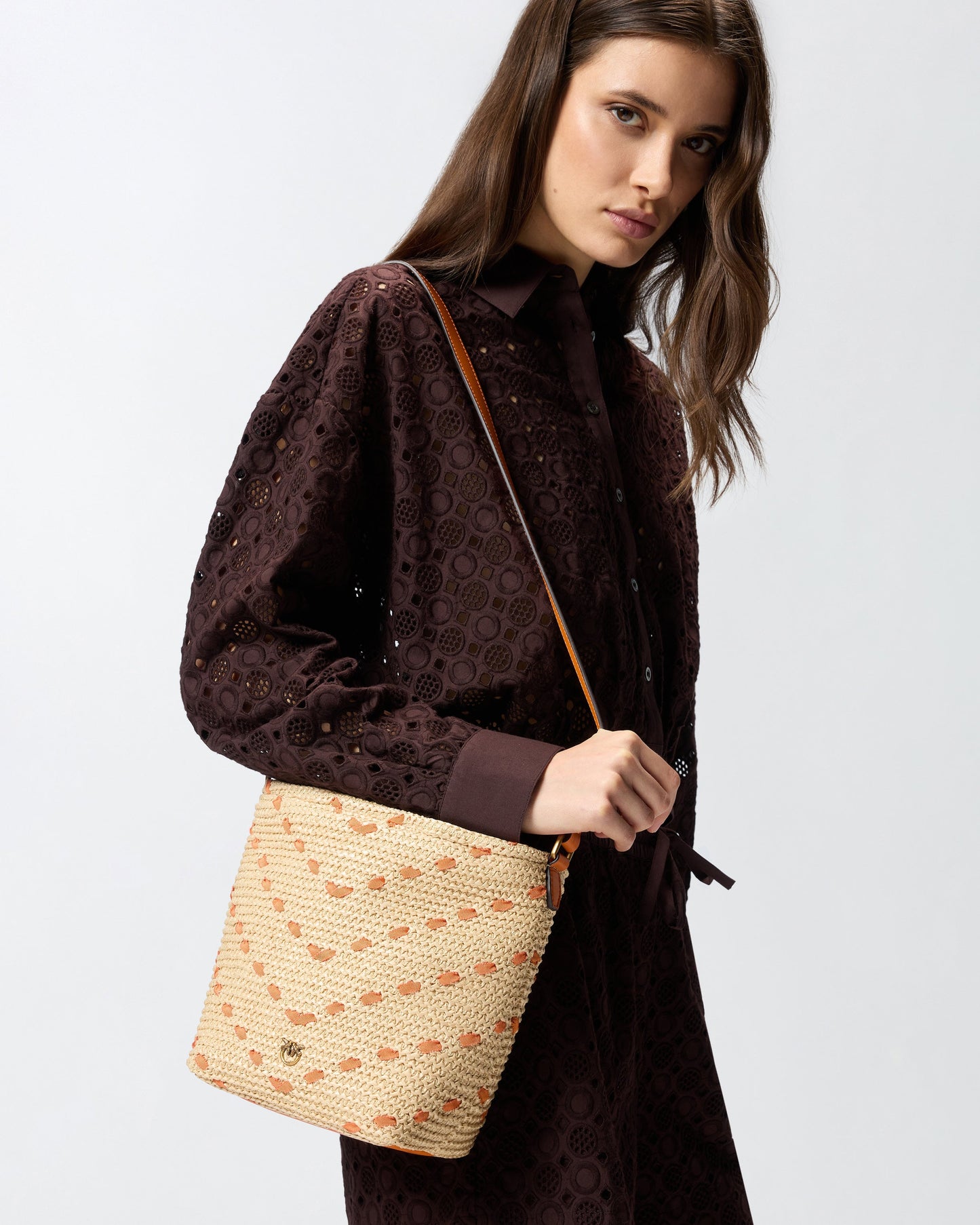 Bucket Mini crossbody bag in raffia with chevron motif