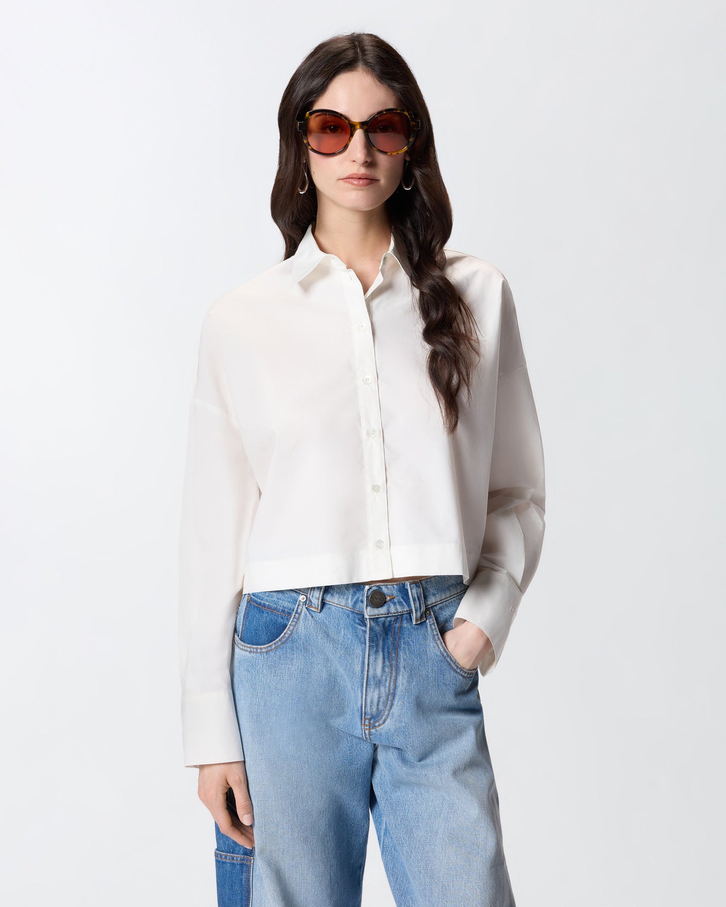 Cropped shirt with gathered back