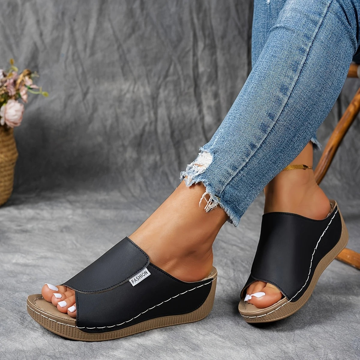 🔥Last Day Promotion 50% OFF - Women's Comfortable Thick Sole Arch Support Leather Slippers