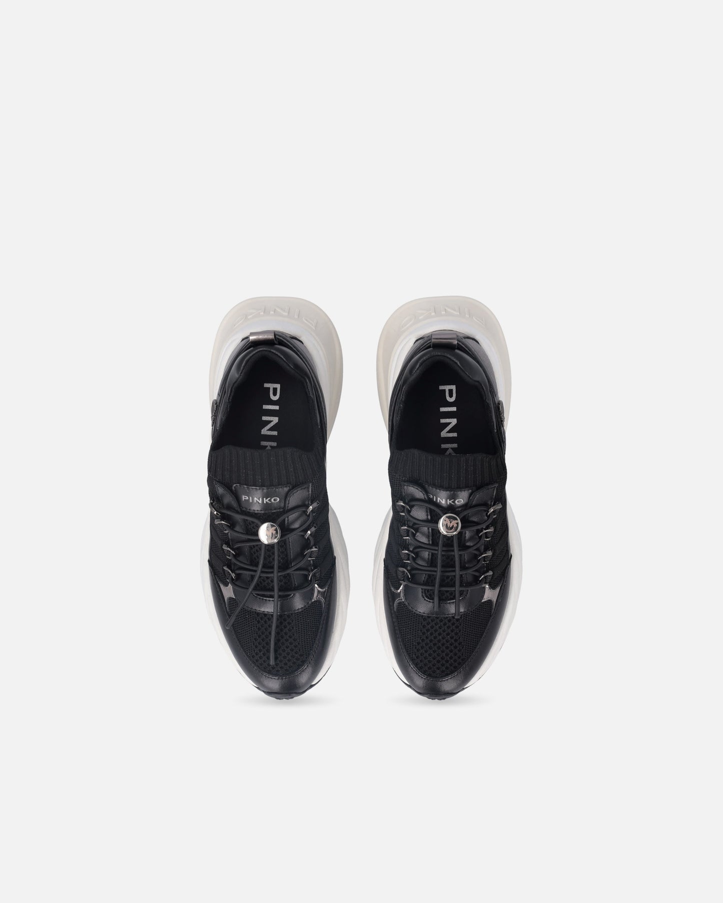 Knitted sneakers with laces and cord lock