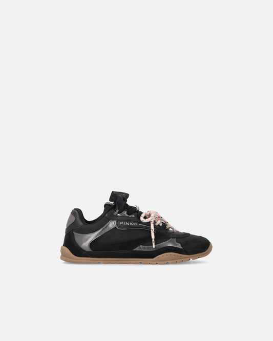 Sneakers with double laces and logo details
